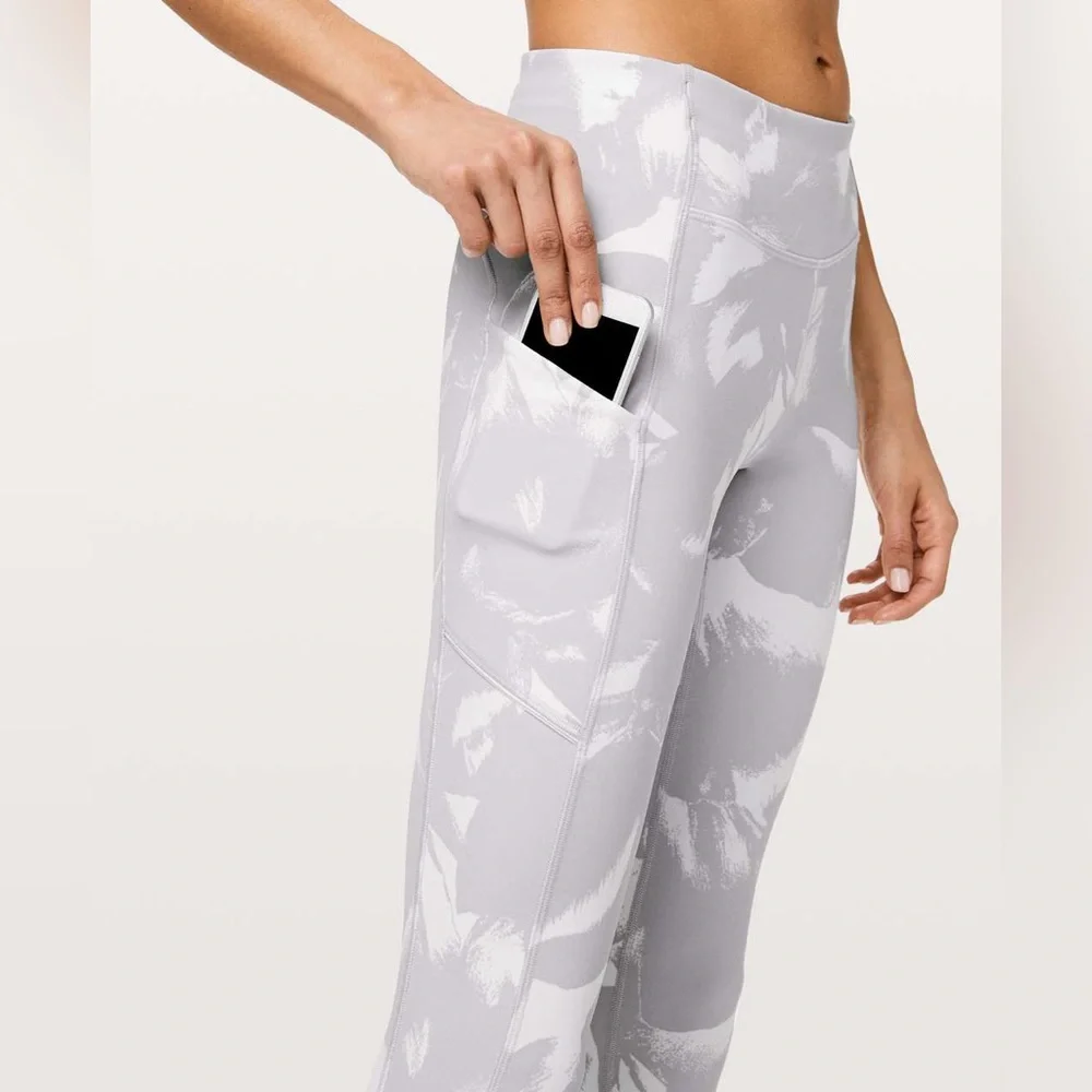 Lululemon Speed Up Tight 25” Leggings-size 6 *like NEW*